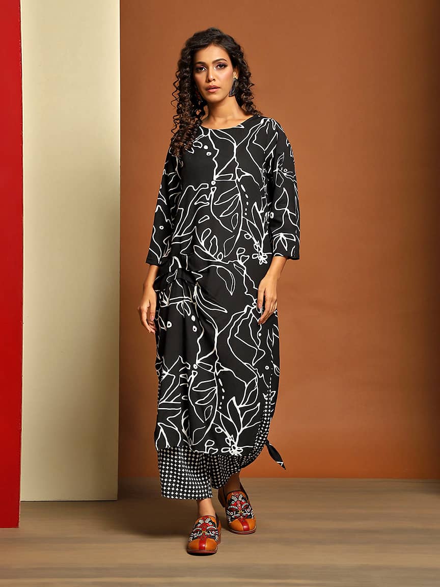 Elegant Kurti and Harem Set – Fusion of Style and Comfort