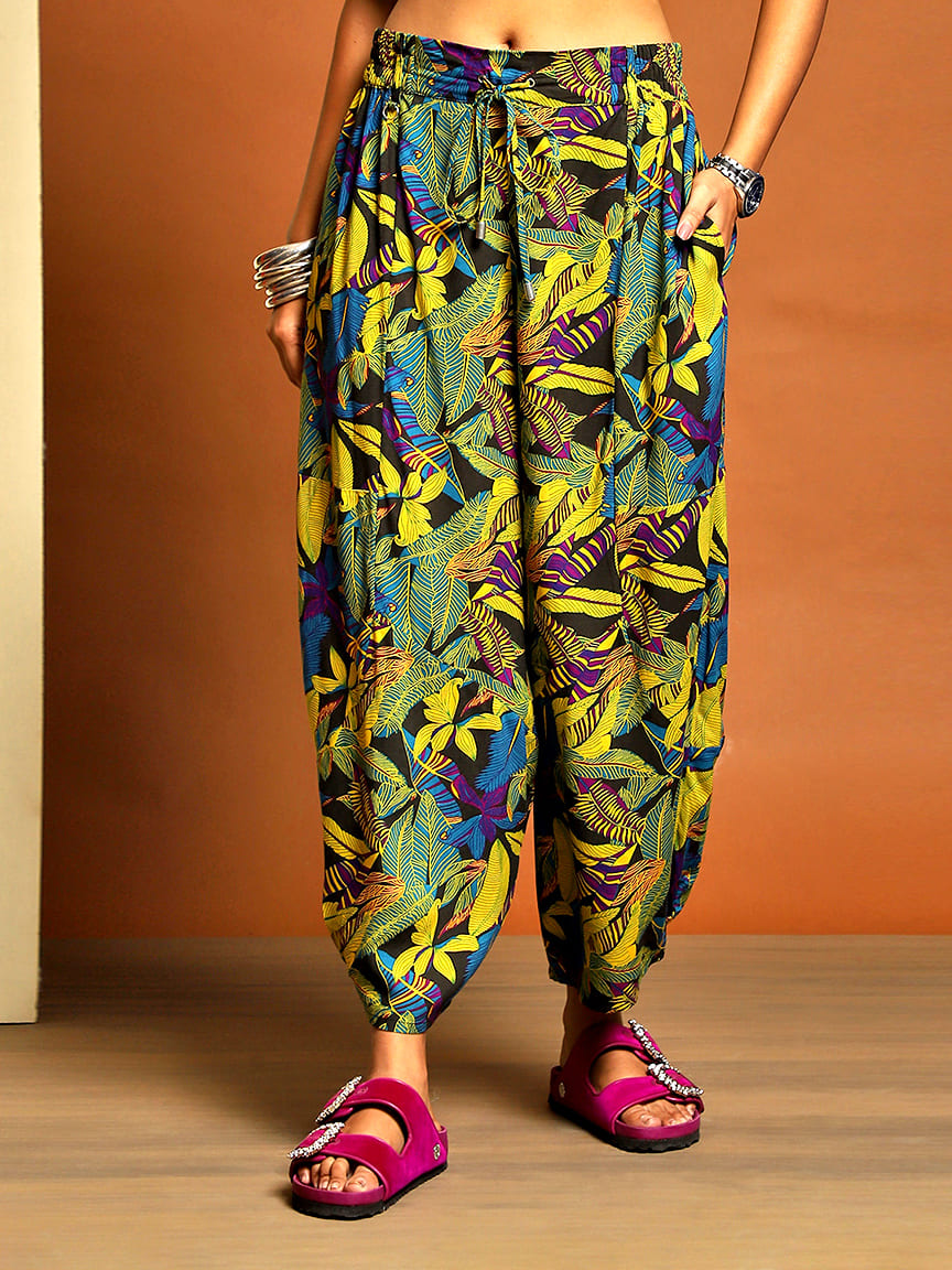 Alternative view of Tropical Printed Harem Pants – Effortless Comfort with Tropical Vibes