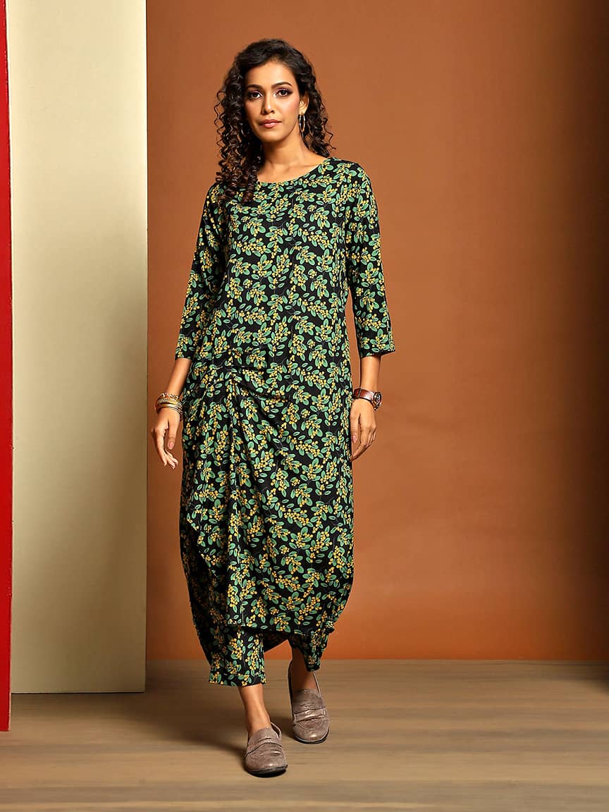 Our Elegant Kurti and Pant Set – Where Style Meets Comfort