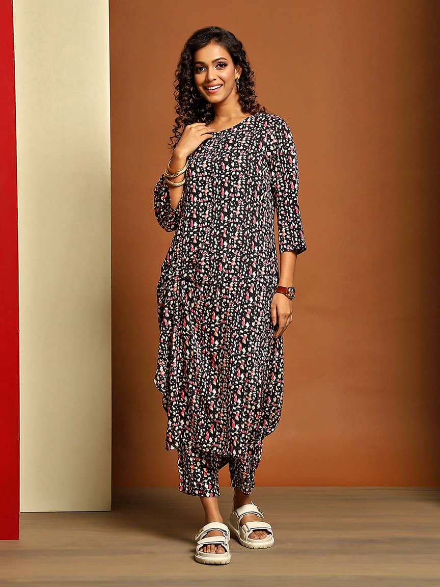 Our Elegant Kurti and Pant Set – Where Style Meets Comfort
