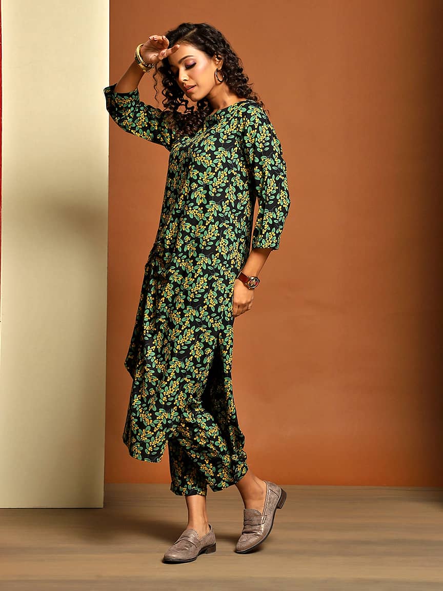 Alternative view of Our Elegant Kurti and Pant Set – Where Style Meets Comfort
