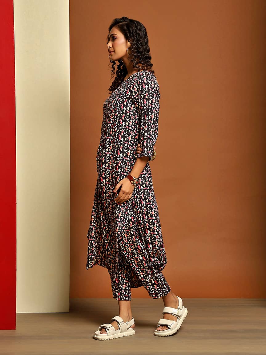 Alternative view of Our Elegant Kurti and Pant Set – Where Style Meets Comfort