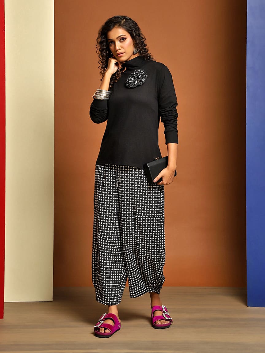 Turtleneck Jersey with Full Sleeves – Effortless Style in Every Wear