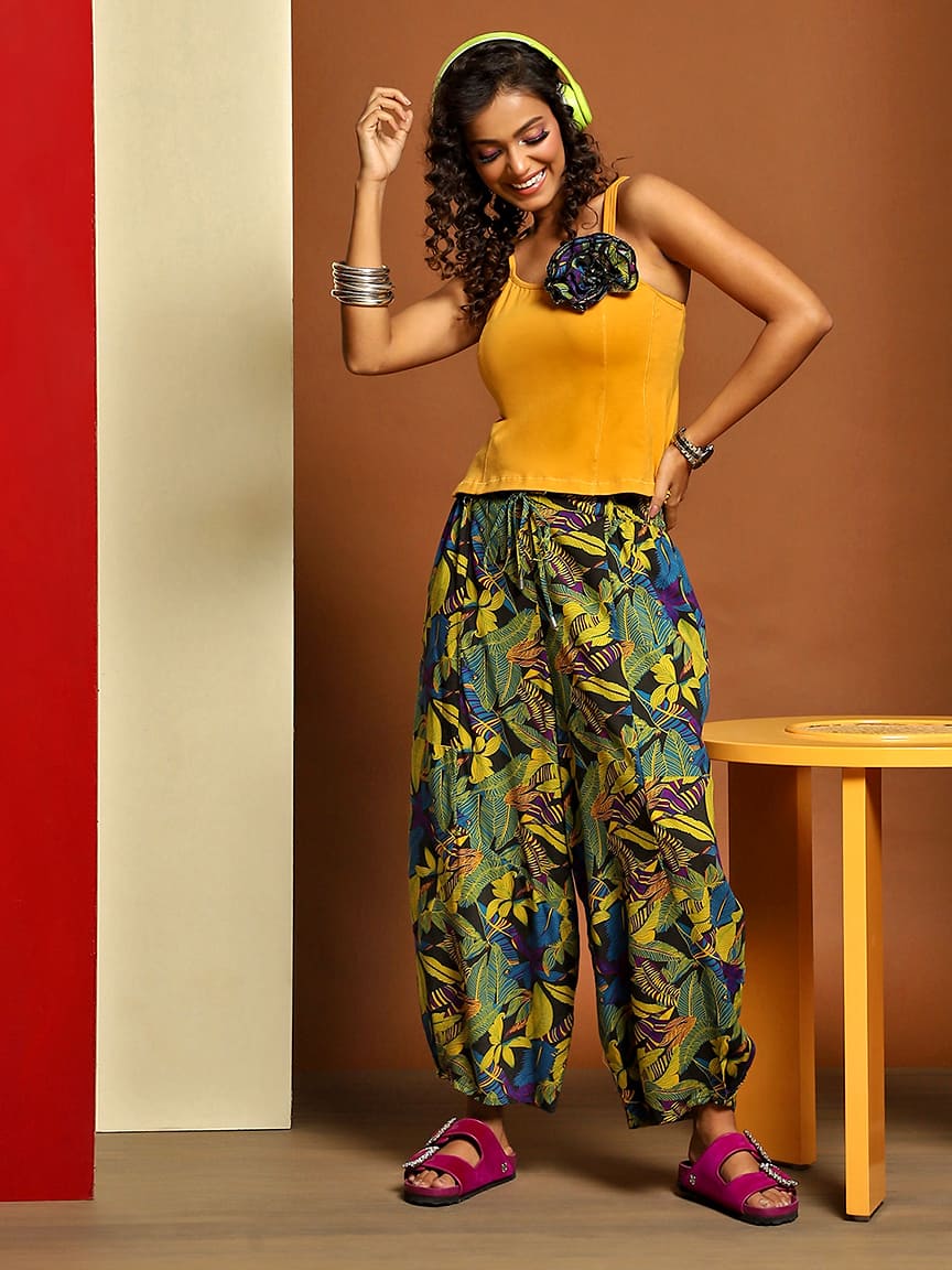 Chic Cami with Criss-Cross Straps – Effortless Style and Flair