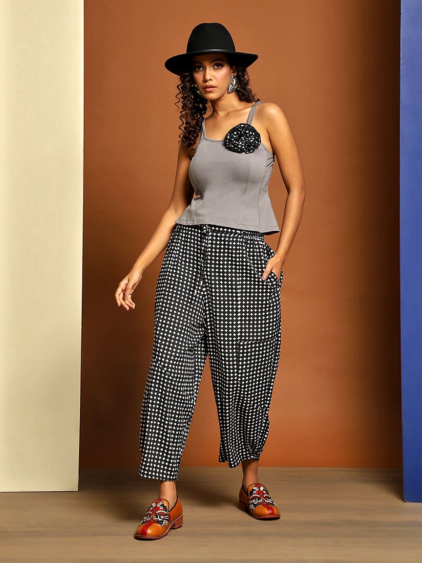 Chic Cami with Criss-Cross Straps – Effortless Style and Flair