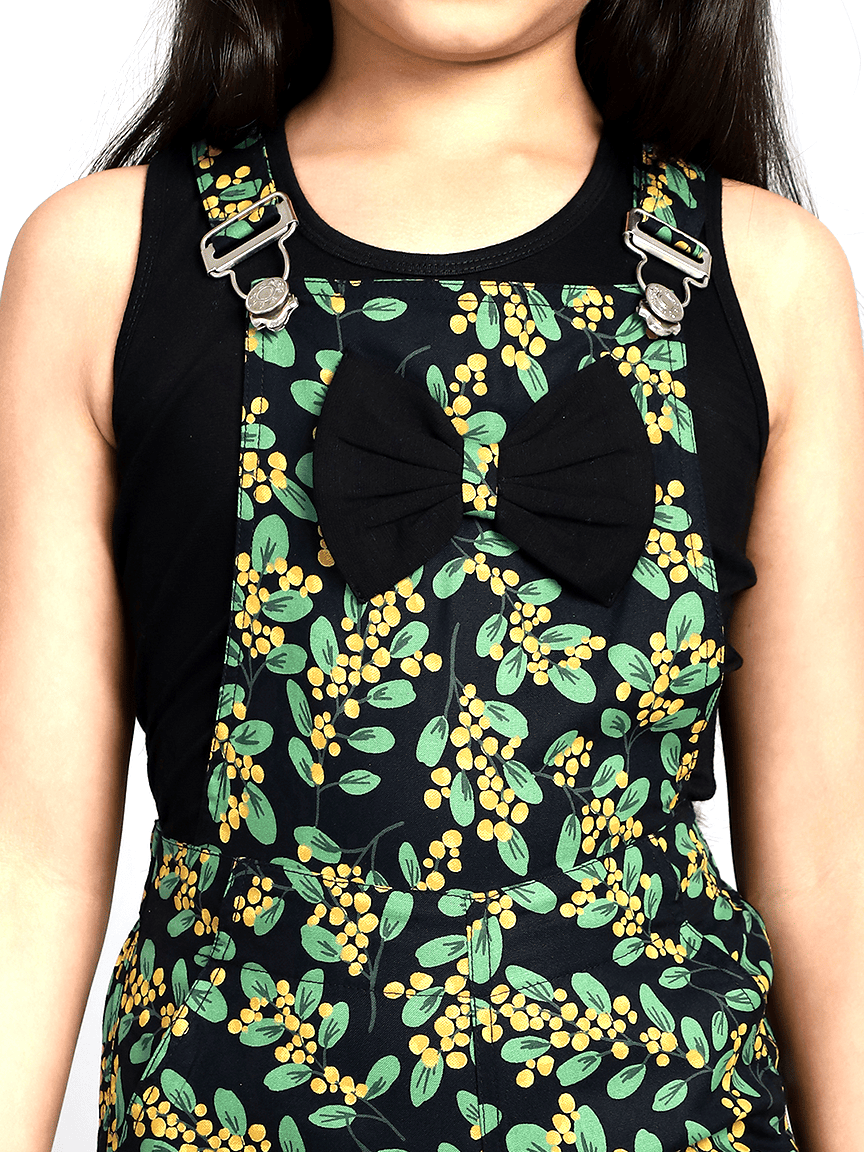 Baawri Girl Green Floral Printed Dungaree and Tee 2 pcs Set - Image 7