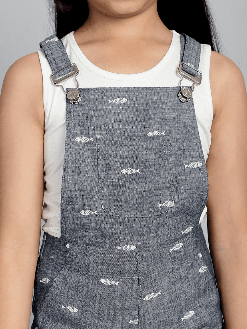 Baawri Girl Denim Fish Print Dungaree and Tee 2 pcs Set - Image 7
